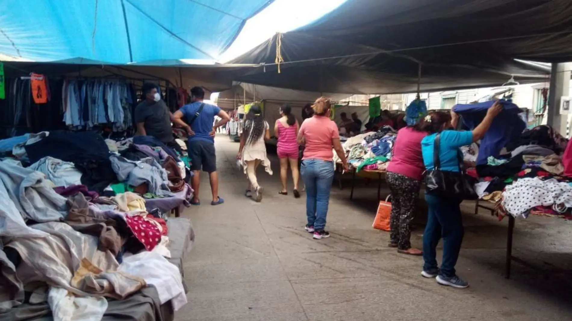 En los mercados rodantes de Tampico y la región puedes encontrar hasta lo que no te imaginas, además de que suele ser una opción más barata para comprar frutas y verduras Alejandro del Ángel (1)